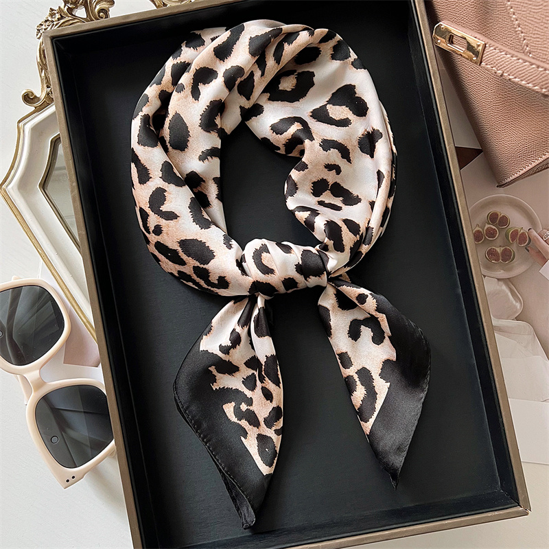 Silk Neck Scarf - 70 см квадратный роскошный шелковый шарф